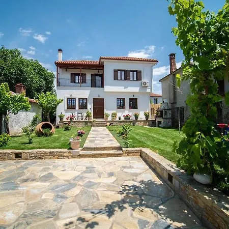 Clairy In Argalasti, Pelion